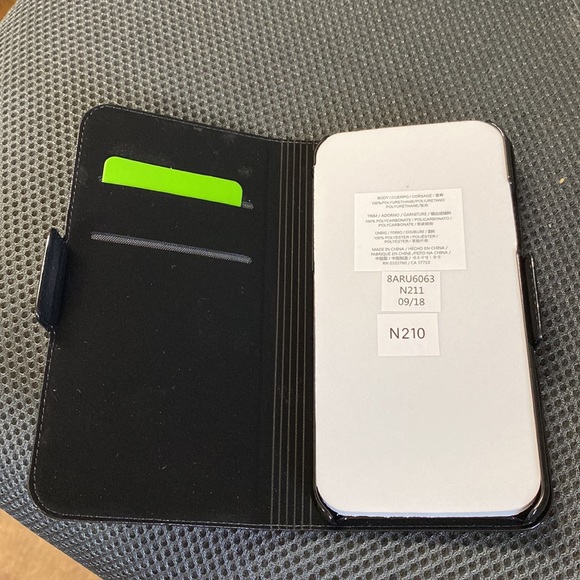 Kate Spade Penguin Folio iPhone Case - Picture 4 of 5